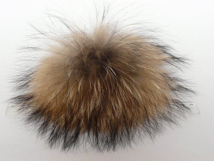 Помпон из енота, натуральный коричневый Украина
диаметр 15-18 см
100% мех енота
тёмно-коричневая подпушь
с чёрными кисточками