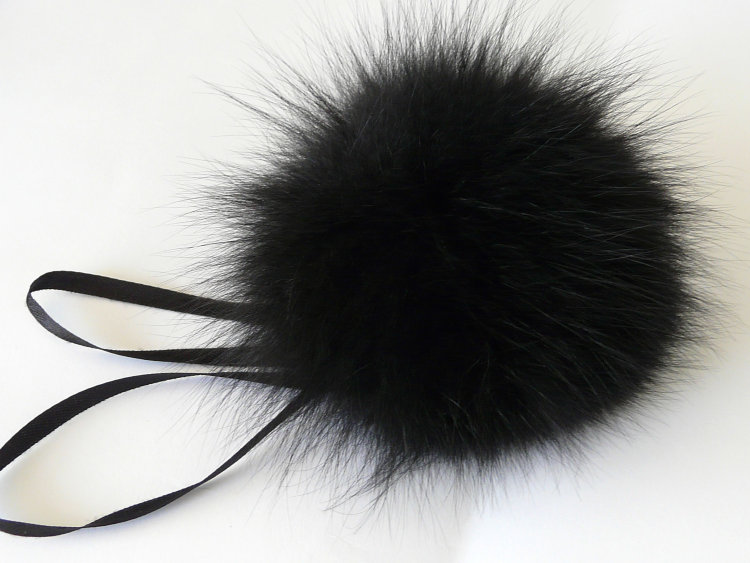 Помпон из кролика, чёрный Украина
диаметр 7-9 см
100% мех кролика
чёрный пух
