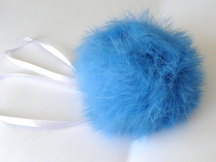 Помпон из кролика, нежно-голубой Украина
диаметр 7-9 см
100% мех кролика
нежно-голубой пух
