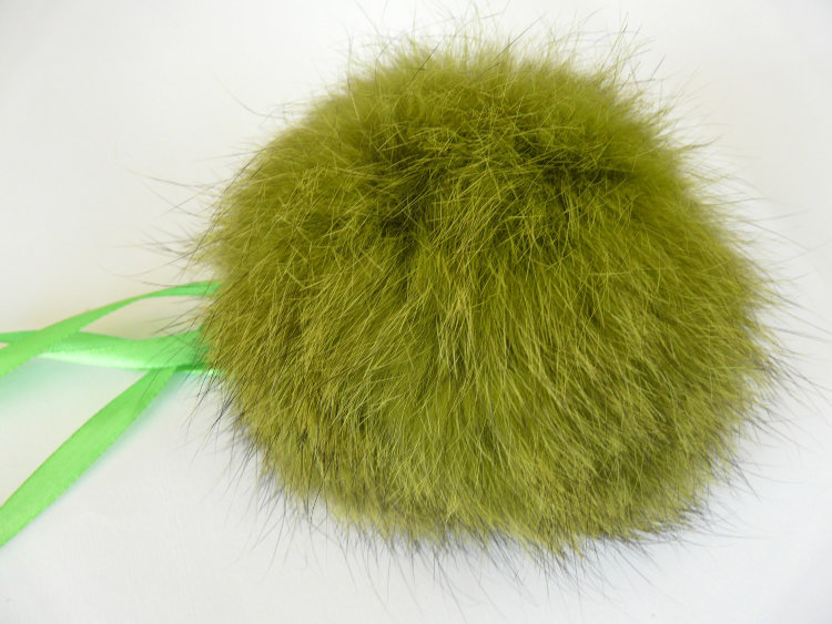 Помпон из кролика, зелёная оливка Украина
диаметр 7-9 см
100% мех кролика
зелёный пух
